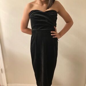 Express Elegant Black Dress with Sleek Silhouette and Soft Fabric